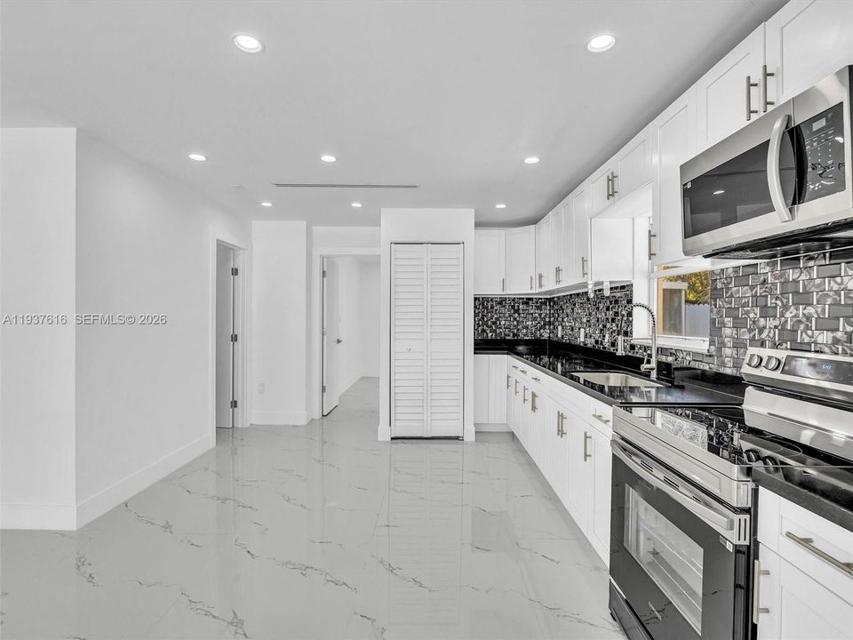 出租: $3,500 (3 贝兹, 2 浴室, 1554 平方英尺)