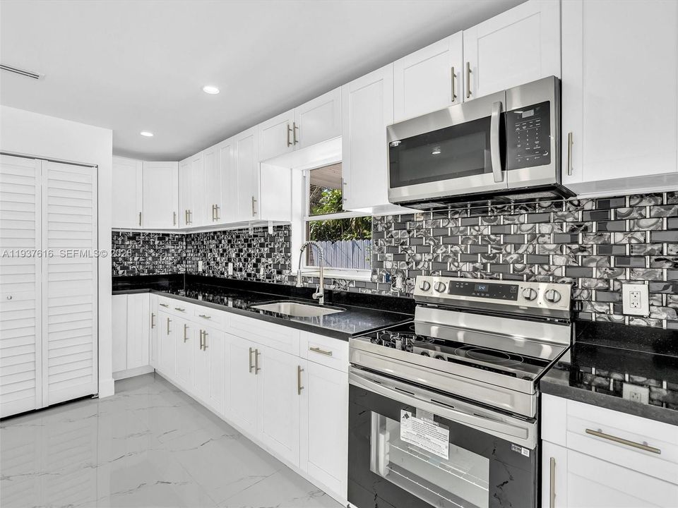 出租: $3,500 (3 贝兹, 2 浴室, 1554 平方英尺)