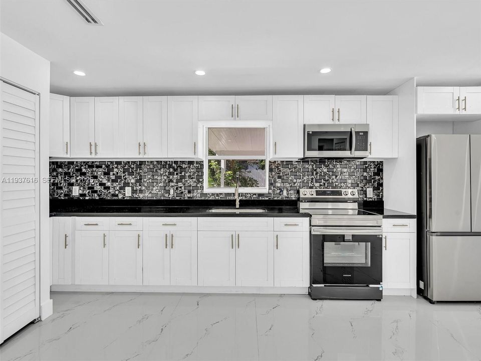 出租: $3,500 (3 贝兹, 2 浴室, 1554 平方英尺)