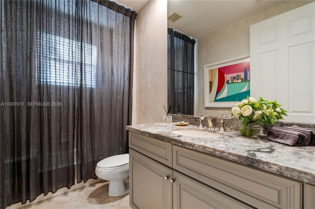Под контрактом: $2,775,000 (5 спален, 6 ванн, 5412 Квадратных фут)
