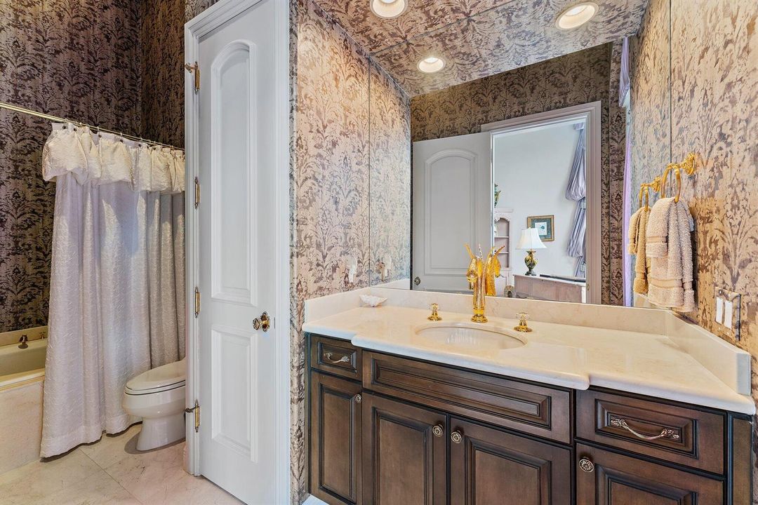 Vip guest bath and cabana bath