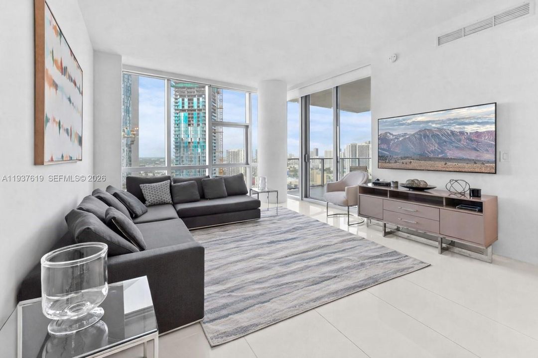 出租: $10,999 (3 贝兹, 4 浴室, 2204 平方英尺)