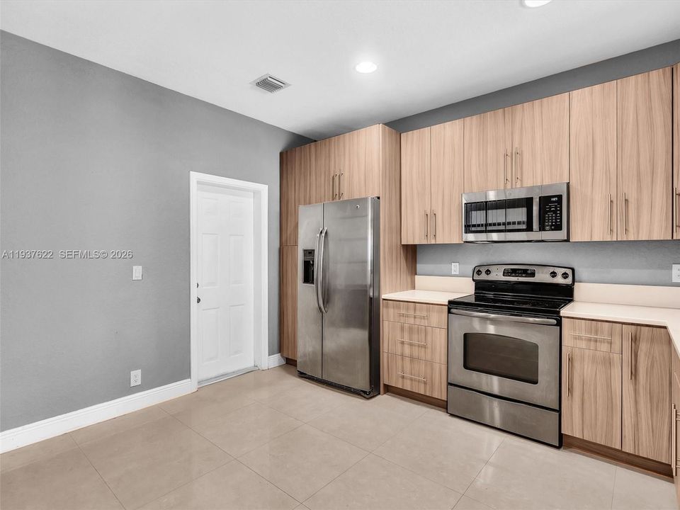 For Rent: $3,150 (2 beds, 2 baths, 1155 Square Feet)