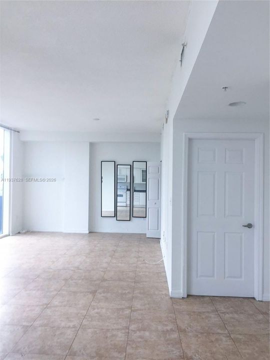 В аренду: $2,600 (0 спален, 1 ванн, 628 Квадратных фут)