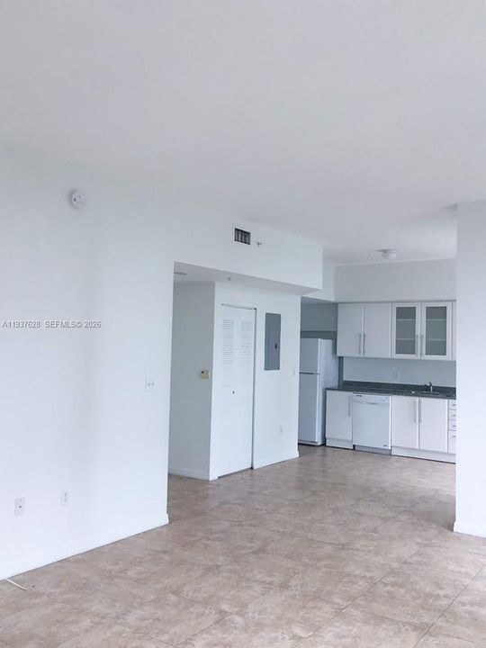 В аренду: $2,600 (0 спален, 1 ванн, 628 Квадратных фут)