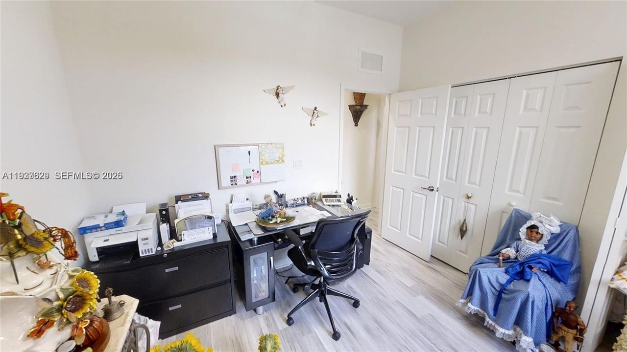 For Sale: $599,999 (3 beds, 2 baths, 1938 Square Feet)