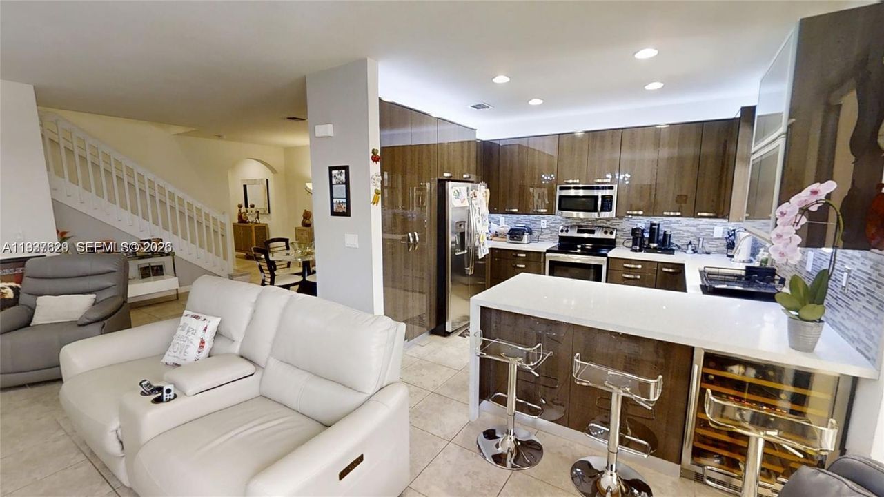 For Sale: $599,999 (3 beds, 2 baths, 1938 Square Feet)