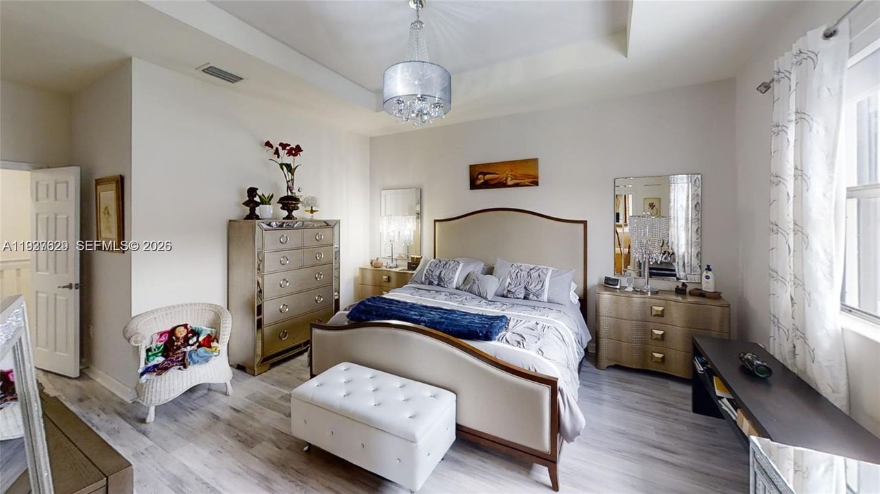 For Sale: $599,999 (3 beds, 2 baths, 1938 Square Feet)