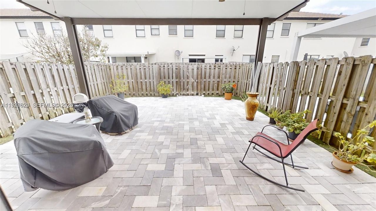 For Sale: $599,999 (3 beds, 2 baths, 1938 Square Feet)