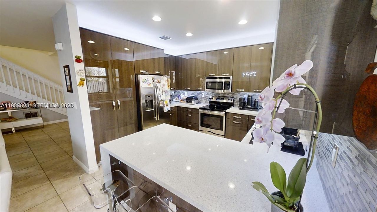 For Sale: $599,999 (3 beds, 2 baths, 1938 Square Feet)