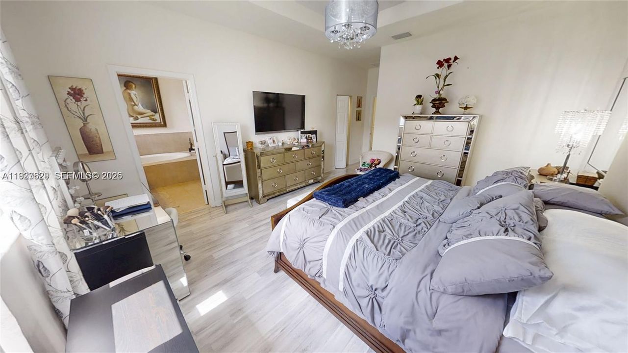 For Sale: $599,999 (3 beds, 2 baths, 1938 Square Feet)