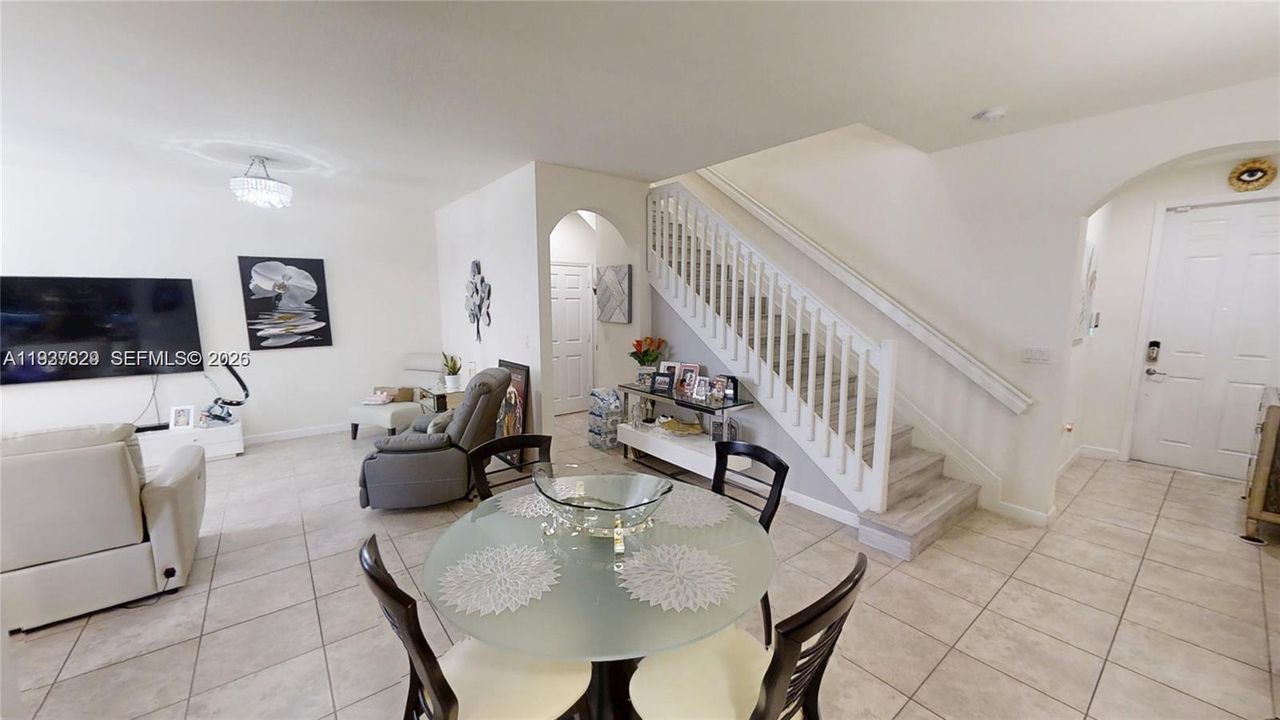 For Sale: $599,999 (3 beds, 2 baths, 1938 Square Feet)