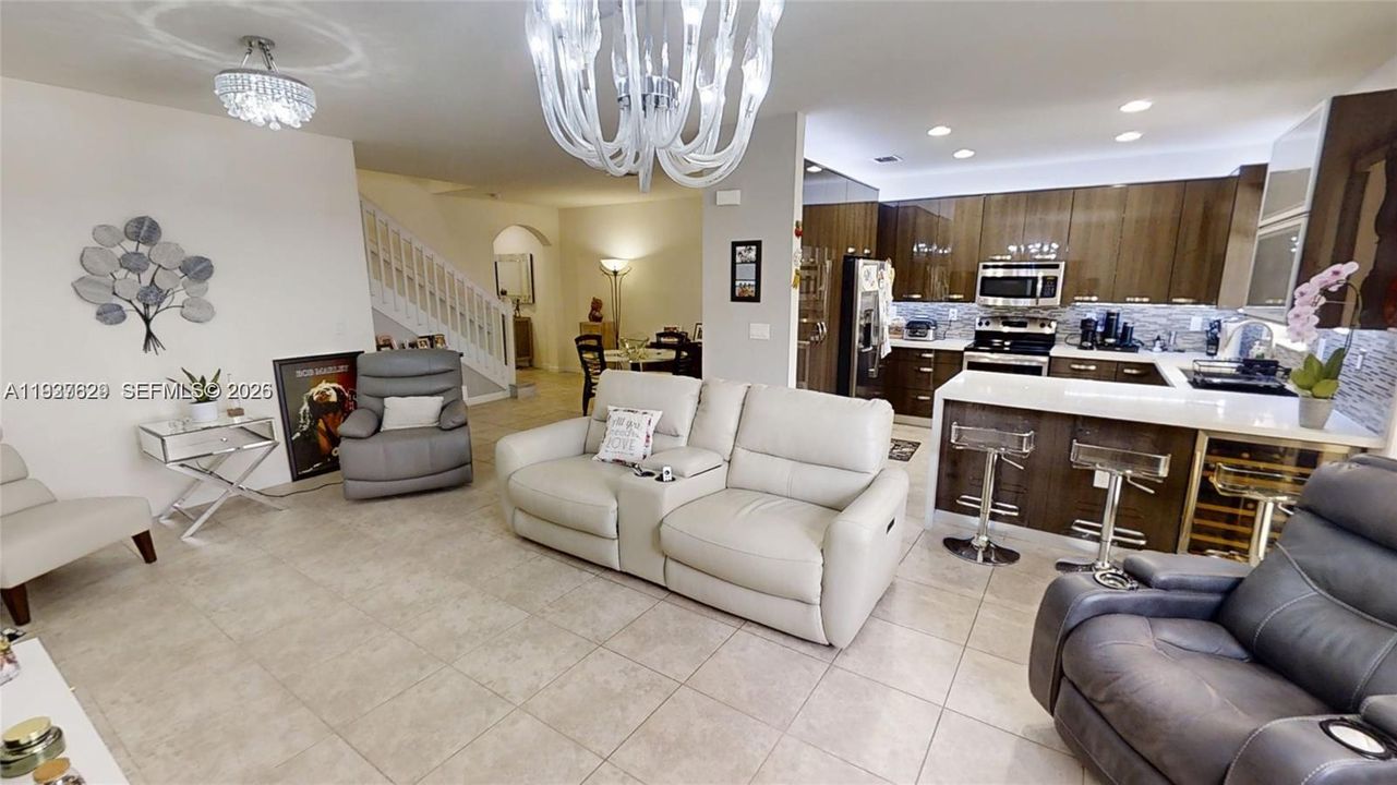 For Sale: $599,999 (3 beds, 2 baths, 1938 Square Feet)