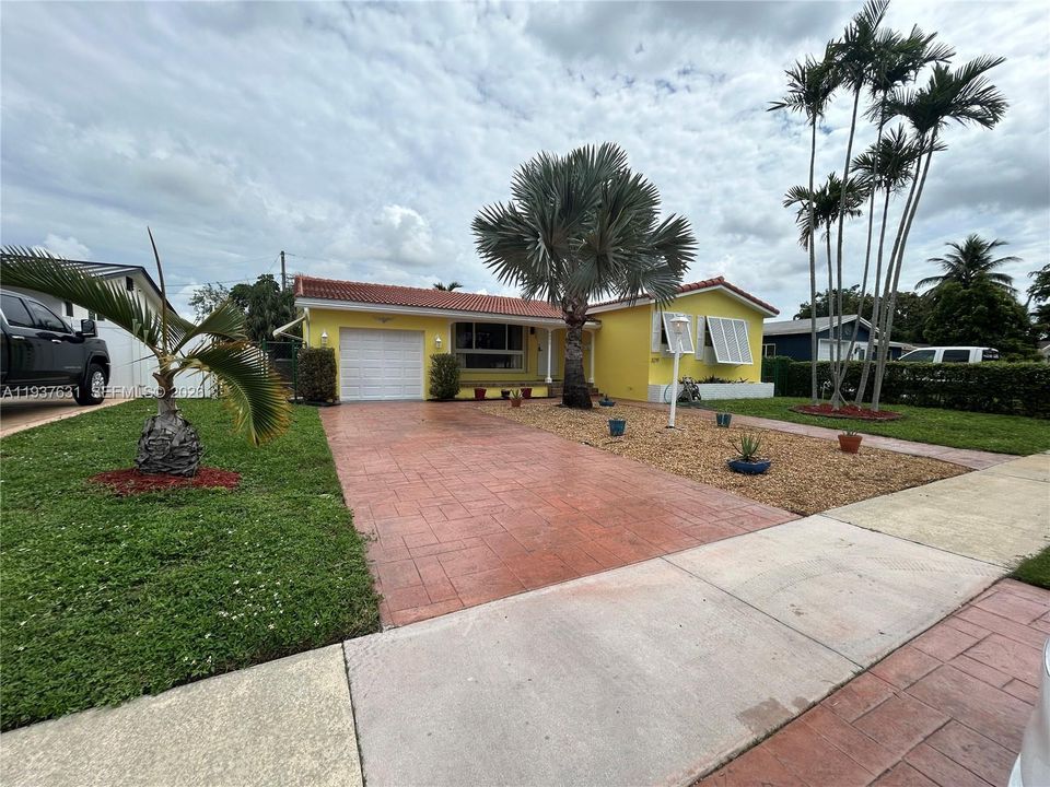 For Rent: $3,300 (3 beds, 2 baths, 1232 Square Feet)