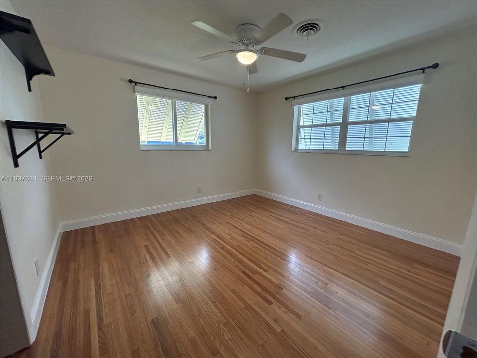 For Rent: $3,300 (3 beds, 2 baths, 1232 Square Feet)