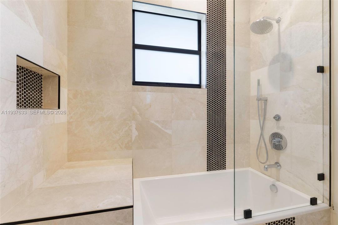 En Venta: $3,500,000 (4 camas, 4 baños, 4484 Pies cuadrados)