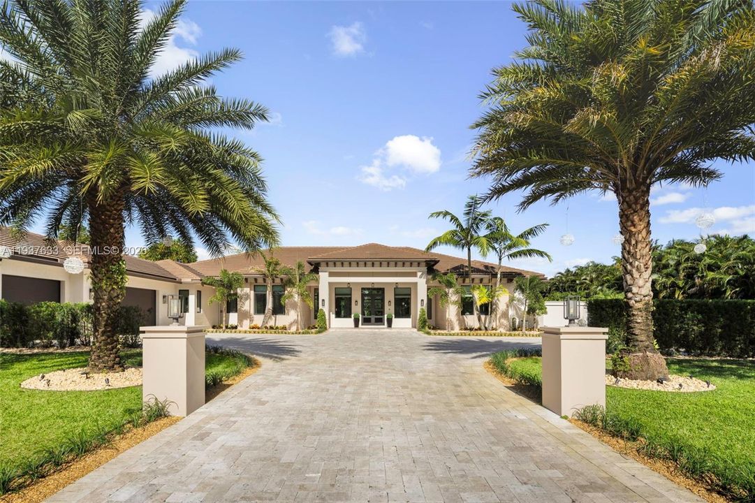 En Venta: $3,500,000 (4 camas, 4 baños, 4484 Pies cuadrados)