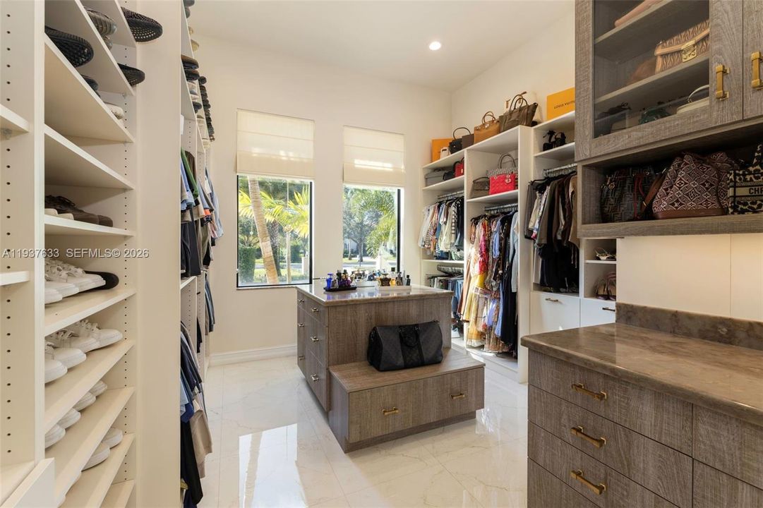 En Venta: $3,500,000 (4 camas, 4 baños, 4484 Pies cuadrados)