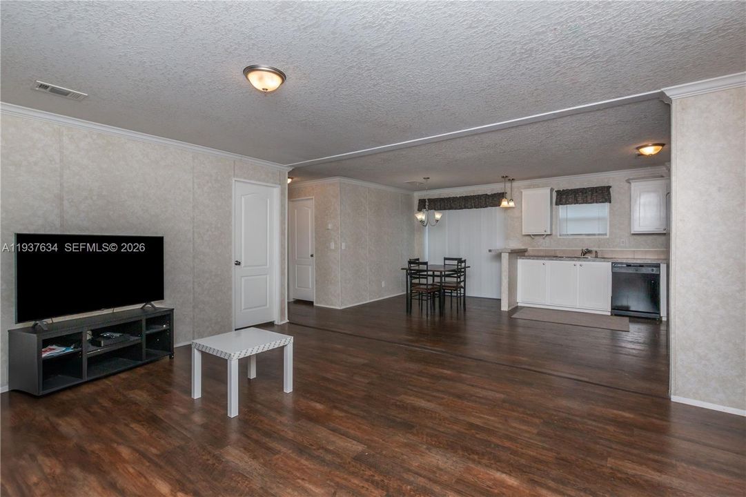 En Venta: $299,000 (3 camas, 2 baños, 1248 Pies cuadrados)