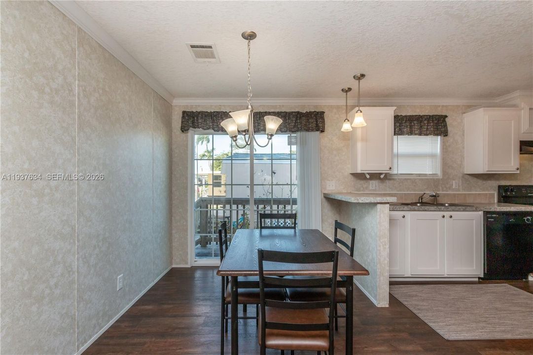 En Venta: $299,000 (3 camas, 2 baños, 1248 Pies cuadrados)