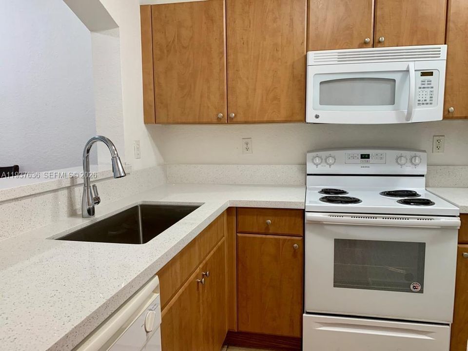 En Renta: $2,150 (2 camas, 2 baños, 940 Pies cuadrados)