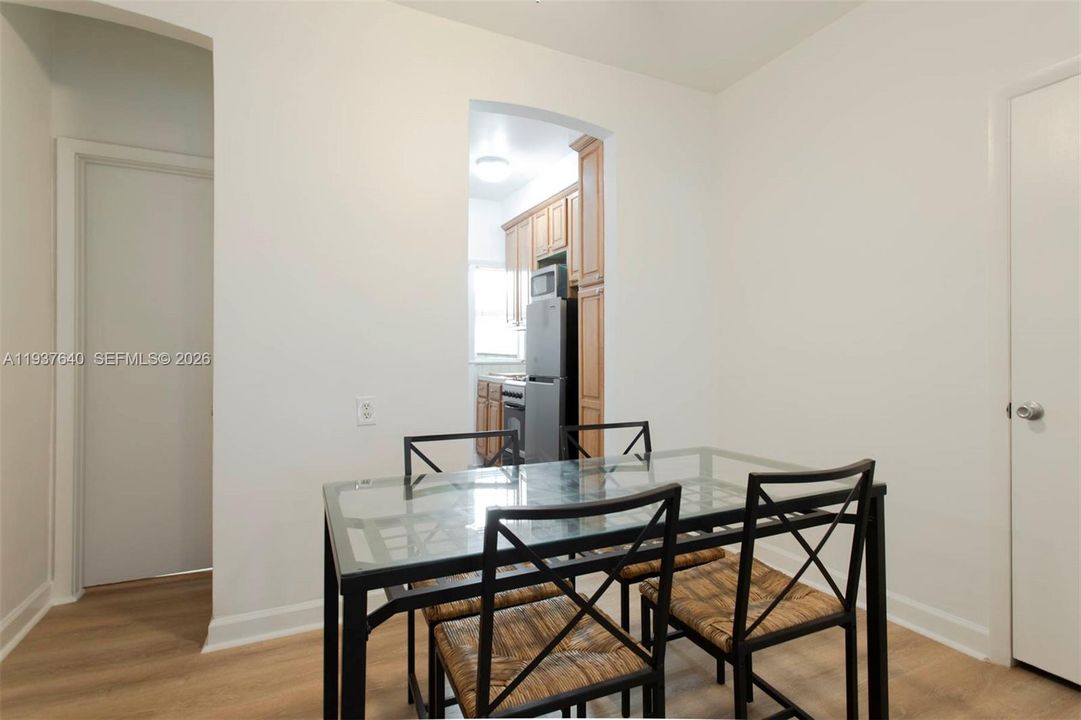 合同活跃: $1,600 (0 贝兹, 1 浴室, 456 平方英尺)