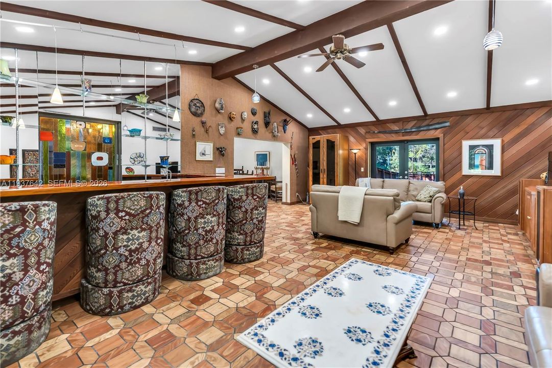 Vendido Recientemente: $3,500,000 (5 camas, 4 baños, 3524 Pies cuadrados)