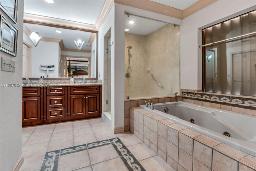 Vendido Recientemente: $3,500,000 (5 camas, 4 baños, 3524 Pies cuadrados)