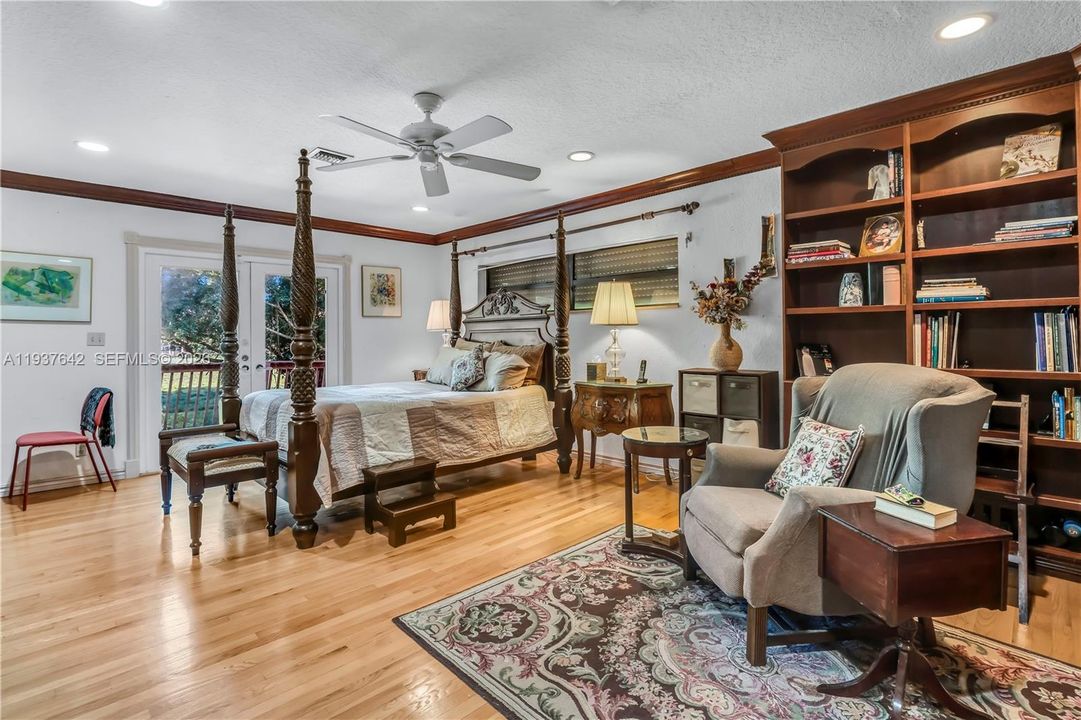 Vendido Recientemente: $3,500,000 (5 camas, 4 baños, 3524 Pies cuadrados)
