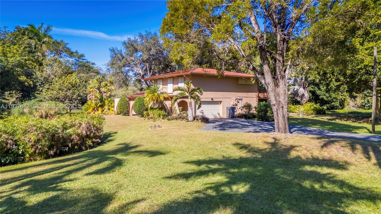 Vendido Recientemente: $3,500,000 (5 camas, 4 baños, 3524 Pies cuadrados)