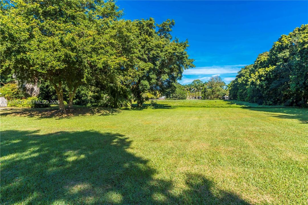 Vendido Recientemente: $3,500,000 (5 camas, 4 baños, 3524 Pies cuadrados)