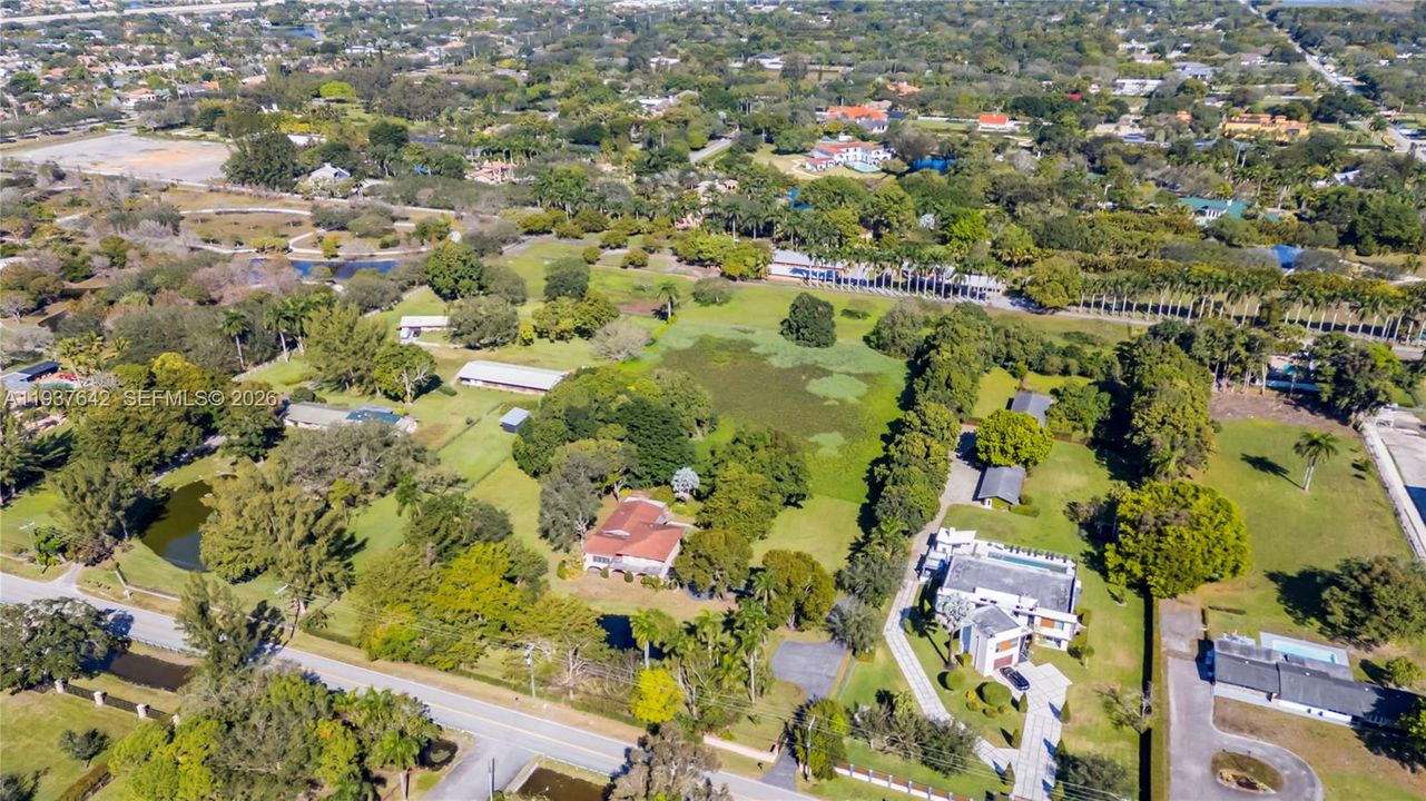 Vendido Recientemente: $3,500,000 (5 camas, 4 baños, 3524 Pies cuadrados)