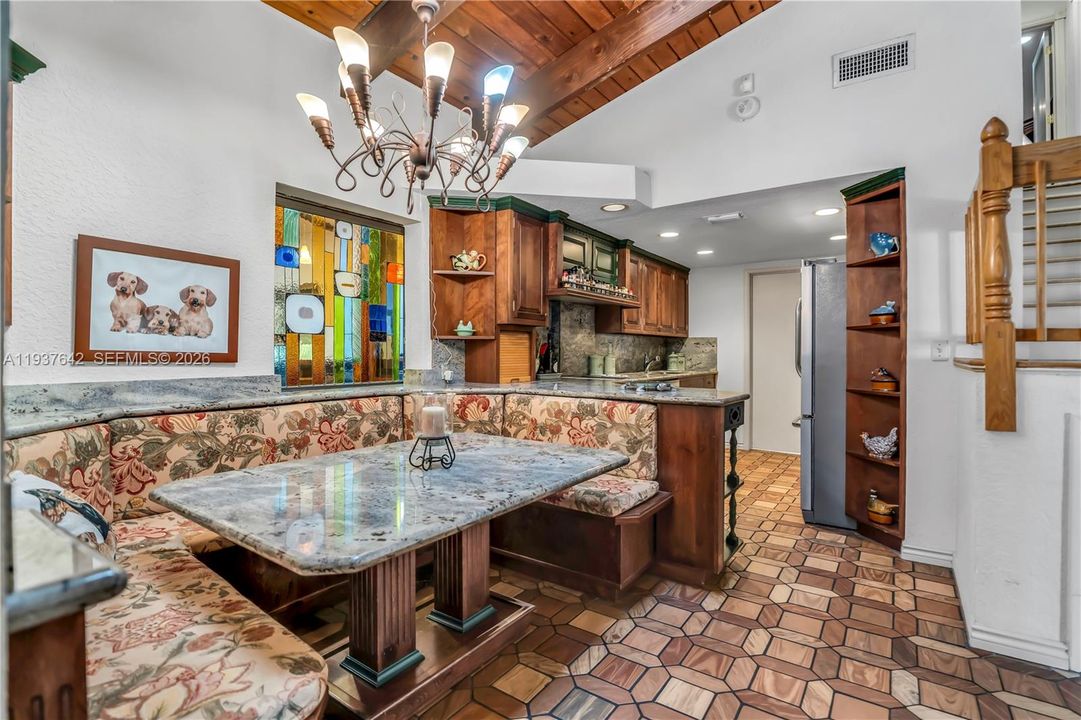 Vendido Recientemente: $3,500,000 (5 camas, 4 baños, 3524 Pies cuadrados)