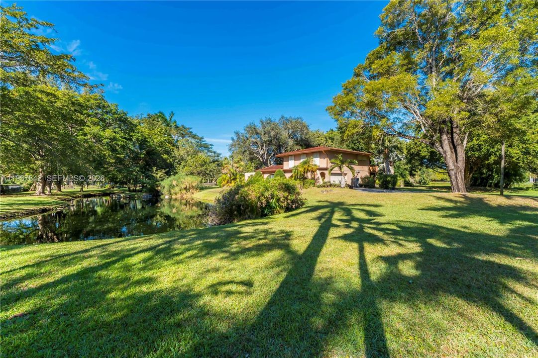 Vendido Recientemente: $3,500,000 (5 camas, 4 baños, 3524 Pies cuadrados)