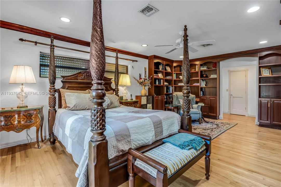 Vendido Recientemente: $3,500,000 (5 camas, 4 baños, 3524 Pies cuadrados)