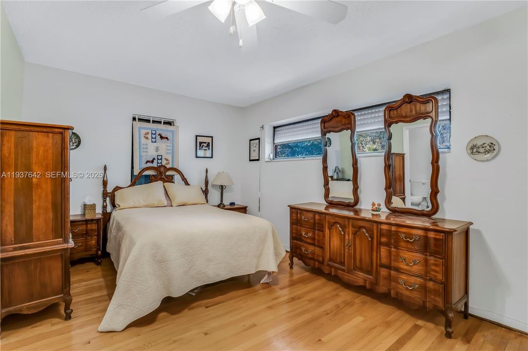 Vendido Recientemente: $3,500,000 (5 camas, 4 baños, 3524 Pies cuadrados)