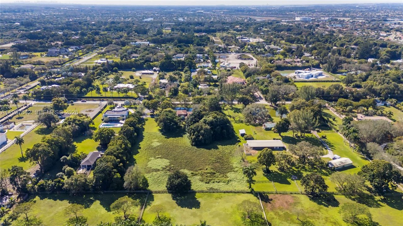 Vendido Recientemente: $3,500,000 (5 camas, 4 baños, 3524 Pies cuadrados)