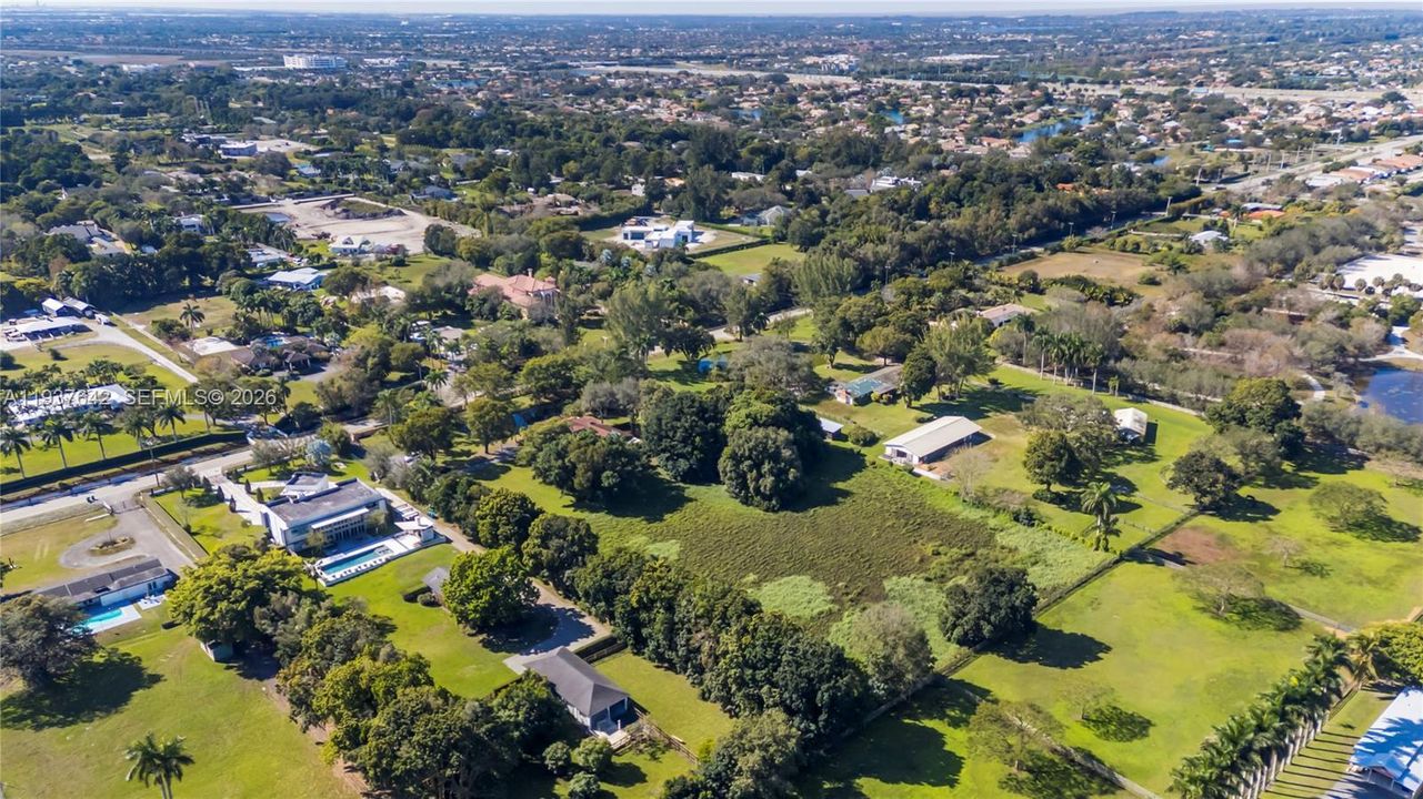 Vendido Recientemente: $3,500,000 (5 camas, 4 baños, 3524 Pies cuadrados)