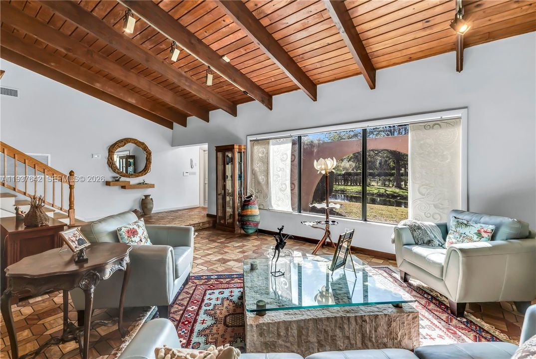Vendido Recientemente: $3,500,000 (5 camas, 4 baños, 3524 Pies cuadrados)