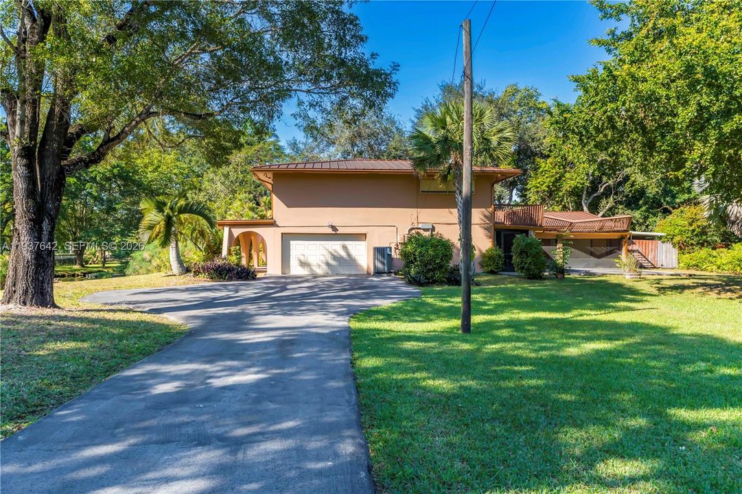 Vendido Recientemente: $3,500,000 (5 camas, 4 baños, 3524 Pies cuadrados)