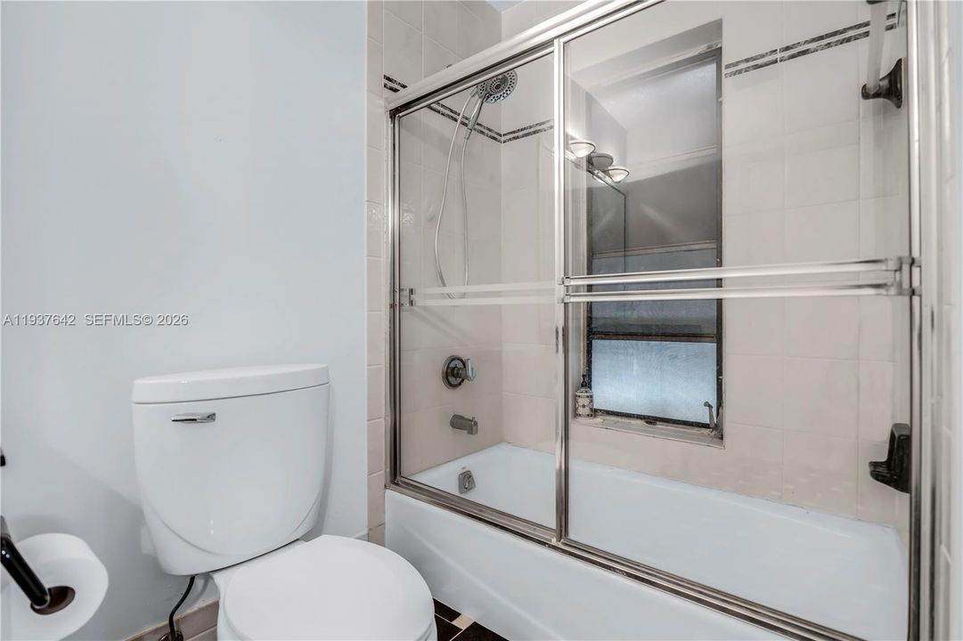 Vendido Recientemente: $3,500,000 (5 camas, 4 baños, 3524 Pies cuadrados)