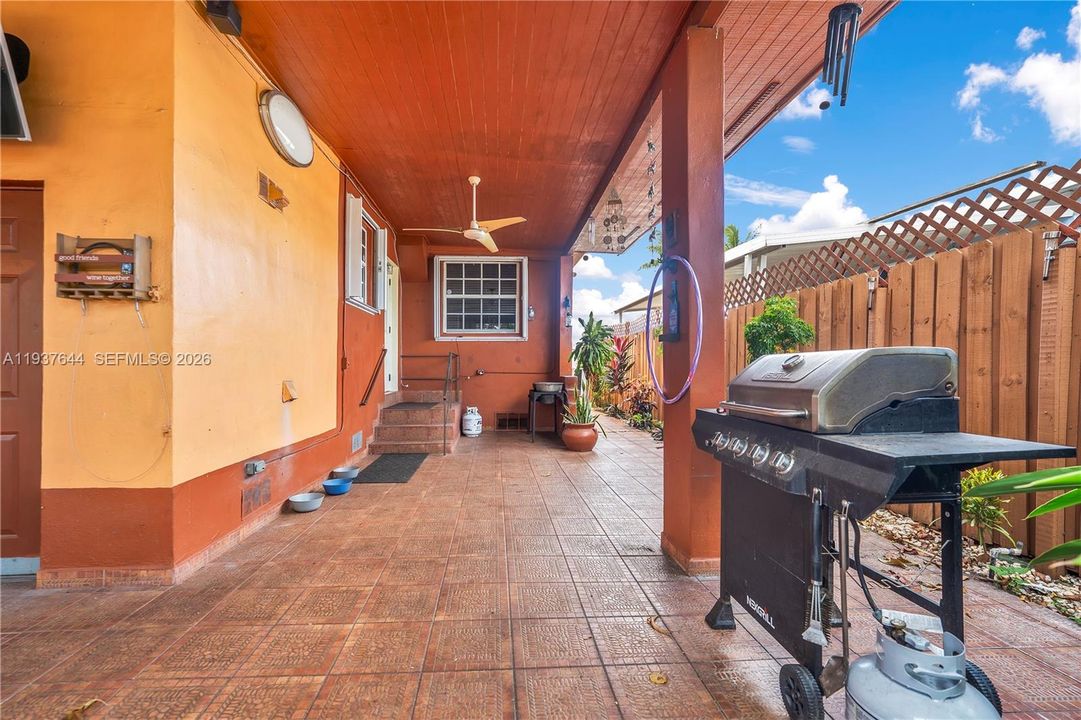 待售: $650,900 (3 贝兹, 3 浴室, 1653 平方英尺)