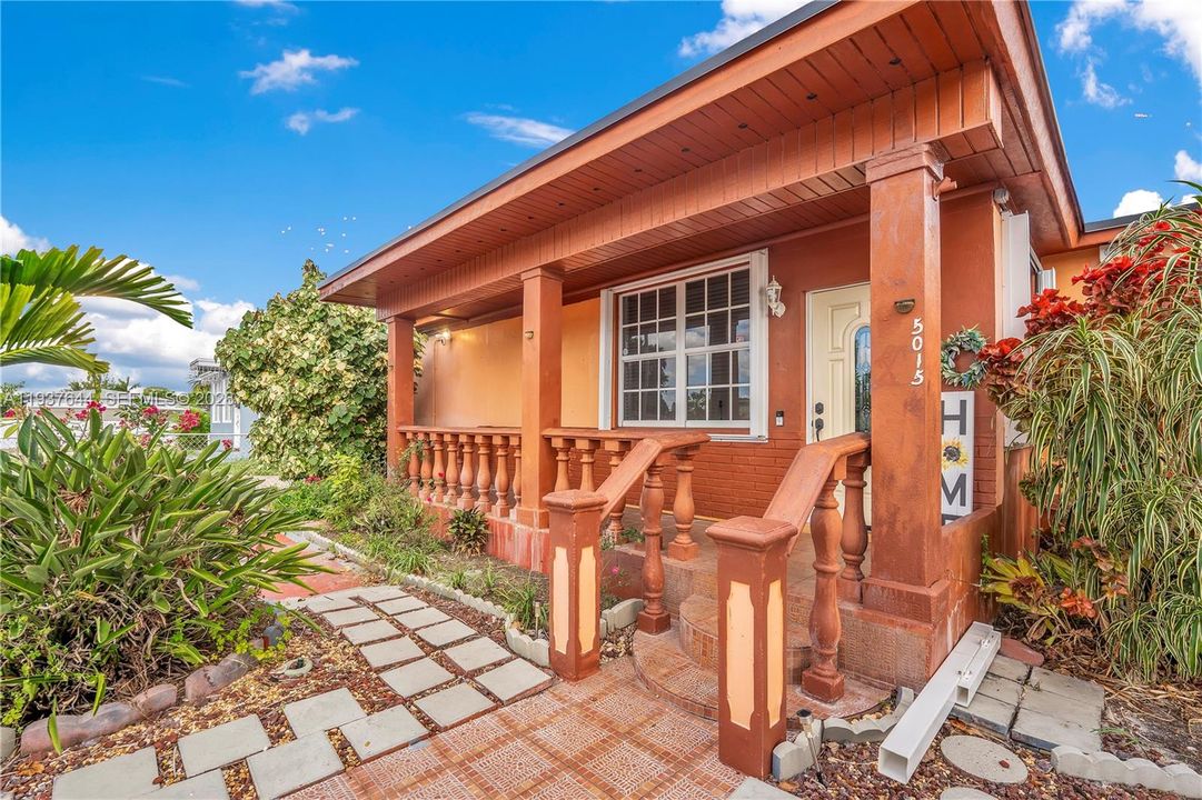 待售: $650,900 (3 贝兹, 3 浴室, 1653 平方英尺)