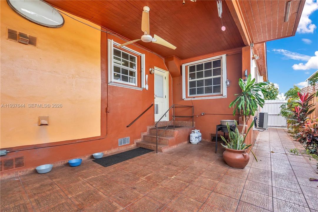 待售: $650,900 (3 贝兹, 3 浴室, 1653 平方英尺)