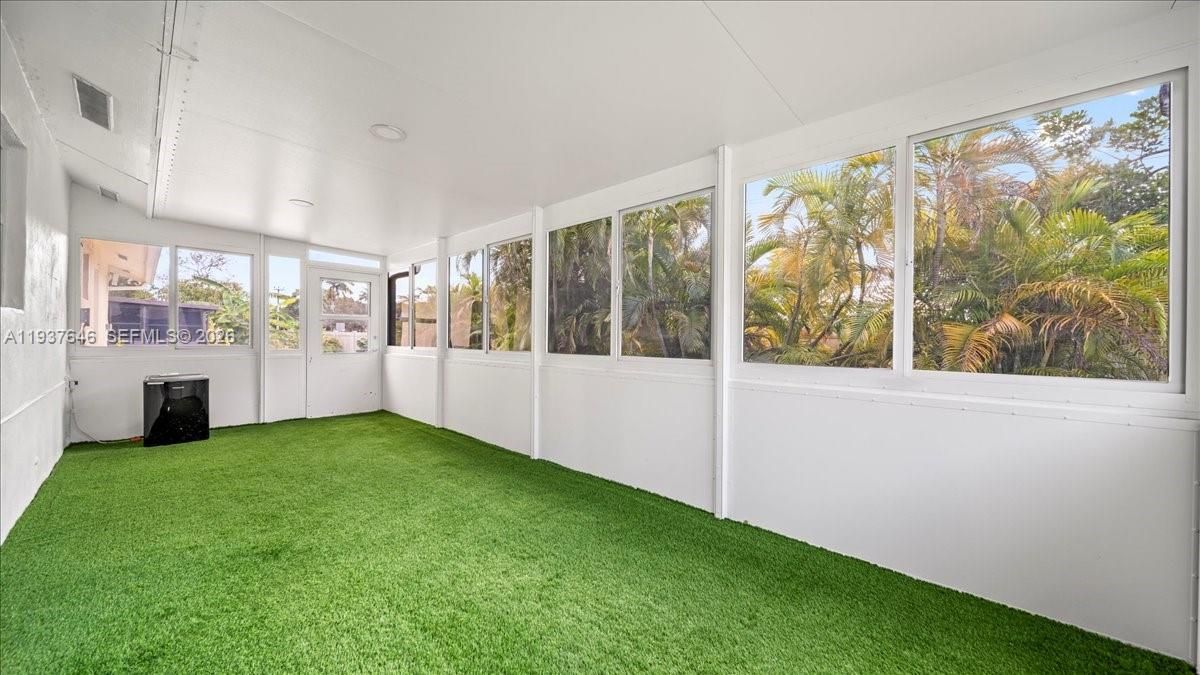 For Sale: $529,000 (4 beds, 3 baths, 1421 Square Feet)