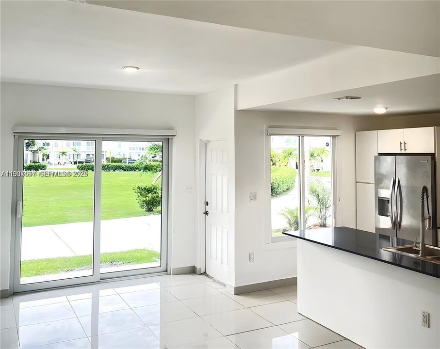 En Venta: $404,000 (4 camas, 3 baños, 1434 Pies cuadrados)