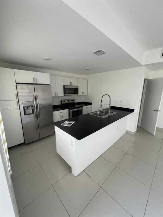 En Venta: $404,000 (4 camas, 3 baños, 1434 Pies cuadrados)