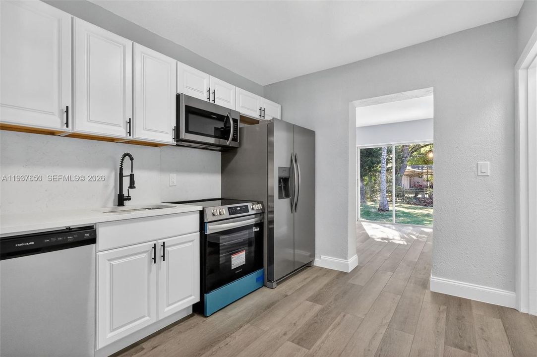 待售: $579,900 (3 贝兹, 2 浴室, 1282 平方英尺)