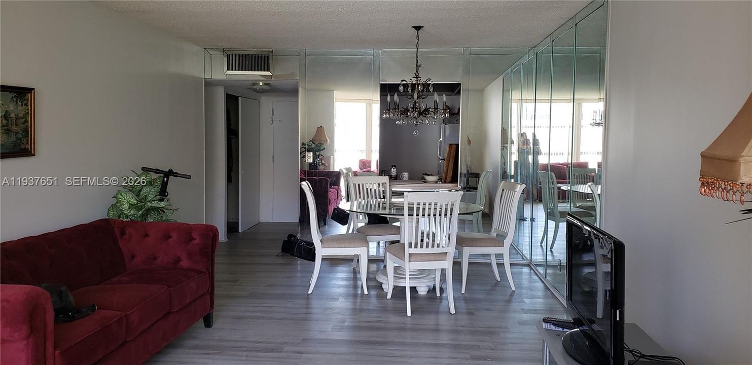 For Sale: $209,900 (1 beds, 1 baths, 820 Square Feet)