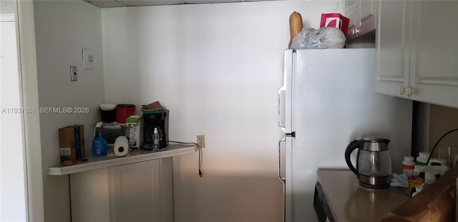 For Sale: $209,900 (1 beds, 1 baths, 820 Square Feet)